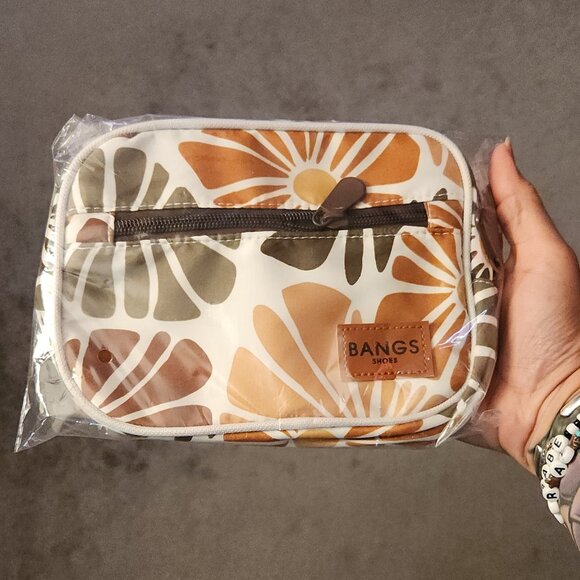 BRAND NEW - Still in Packaging - BANGS Shoes Floral Crossbody Bag - Picture 2 of 6